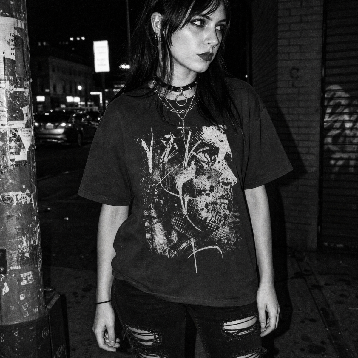 Abstract Portrait T-Shirt – Distressed Monochrome Face Graphic